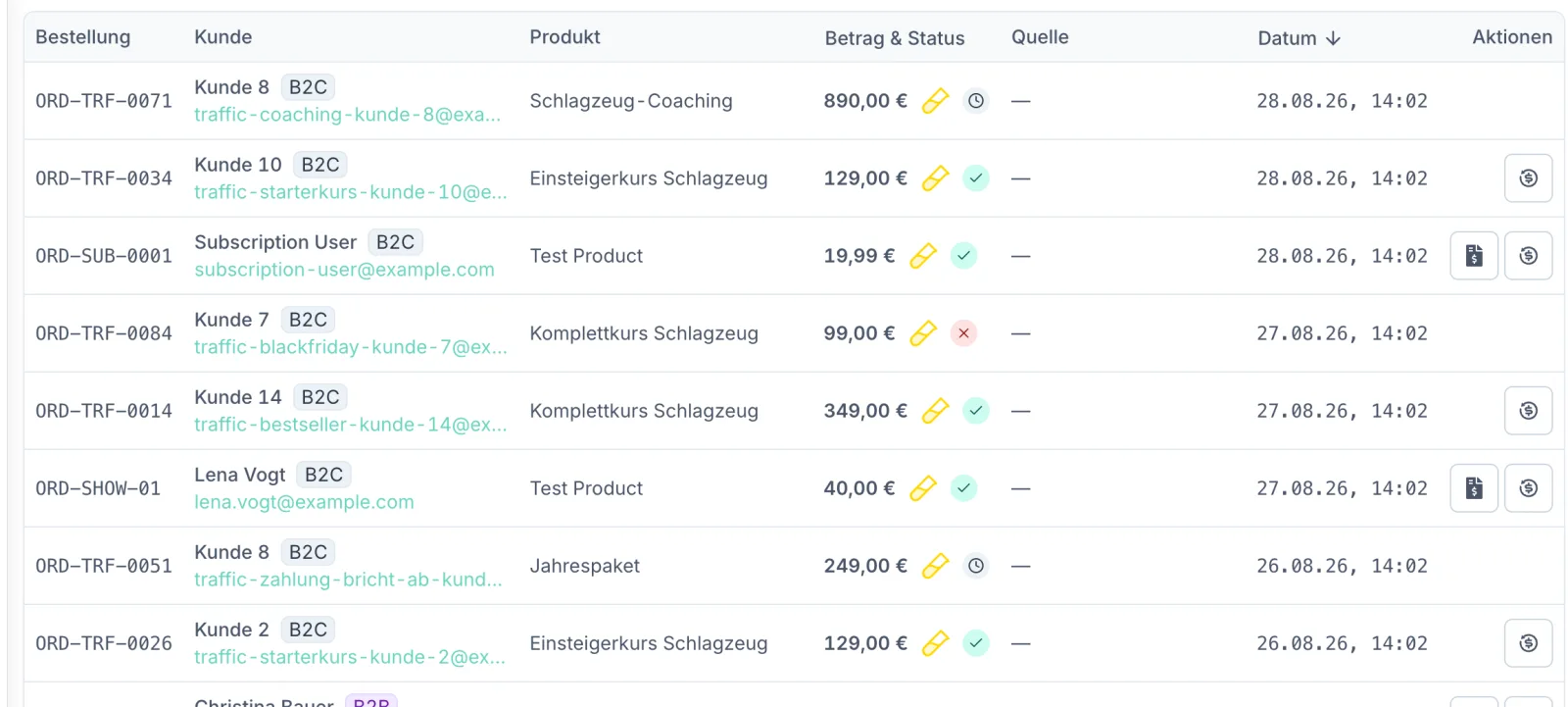 Die Seite „Bestellungen“: oben die Schaltflächen „Bestellung erstellen“, „CSV exportieren“ und „Alle Rechnungen herunterladen“, darunter ein Suchfeld und die Filter-Chips „Erstellt am“, „Status: BEZAHLT, ERSTATTET“, „Mit oder ohne Bump-Angebot“, „Bestellungstyp: Nur Live-Bestellungen“ und „Erstellt am: All time“. Darunter die Bestellzeilen mit Nummer, Kundenname, E-Mail, Produkt, Betrag, grünem Status BEZAHLT und den Schaltflächen „Rechnung“ und „Rückerstattung“.